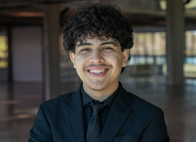 Headshot of Daniel 
