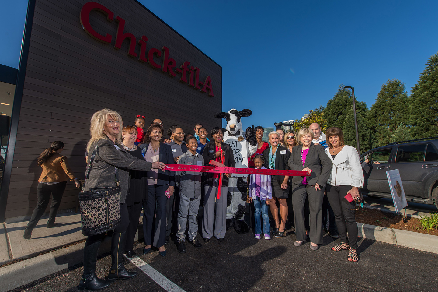 Bellevue restaurant ribbon cutting