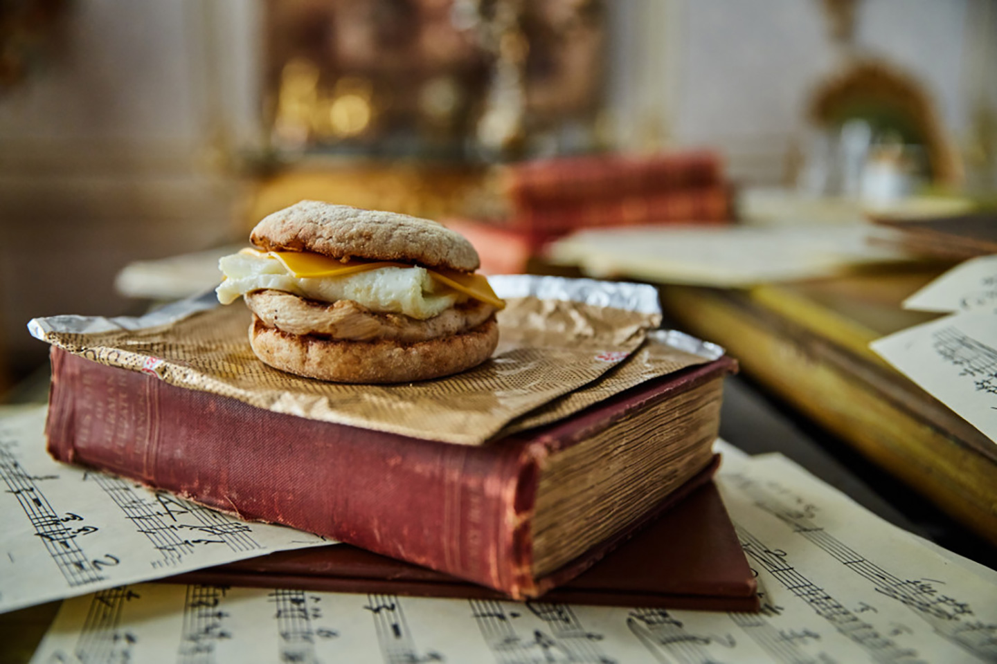 Egg white grill sitting on a stack of books